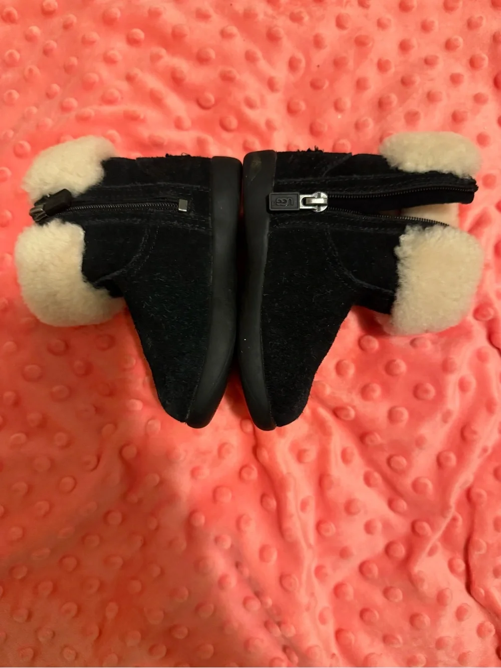UGG Kids Black Suede Fold-Over Shearling Boots with Cream Fur Size 6 Toddlee